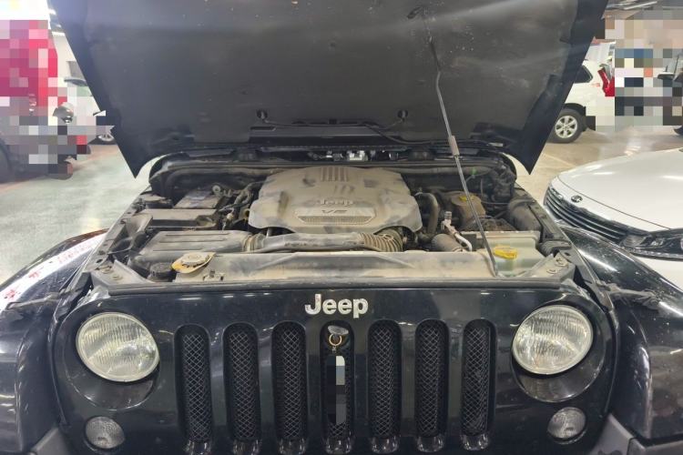 Used Jeep Wrangler 2015 3.0L Sahara Four-Door Comfort Edition Engine Bay