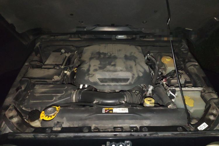 Used Jeep Wrangler 2015 3.0L Sahara Four-Door Comfort Edition Engine Bay