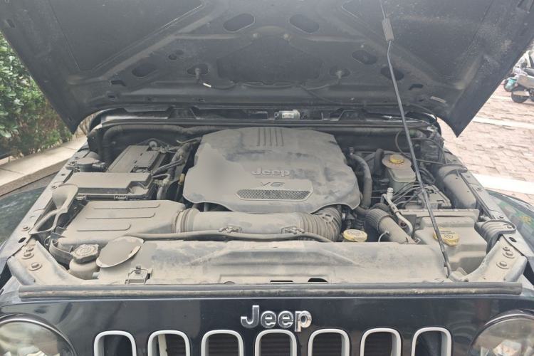 Used Jeep Wrangler 2015 3.0L Sahara Four-Door Comfort Edition Engine Bay