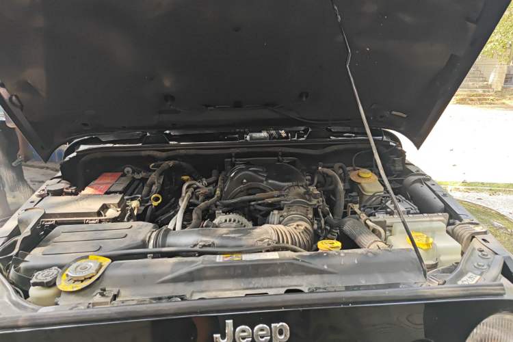 Used Jeep Wrangler 2015 3.0L Sahara Four-Door Comfort Edition Engine Bay