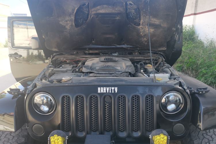 Used Jeep Wrangler 2015 3.0L Sahara Four-Door Edition Engine Bay