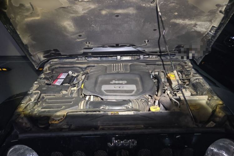 Used Jeep Wrangler 2015 3.6L Rubicon Four-Door Edition Engine Bay