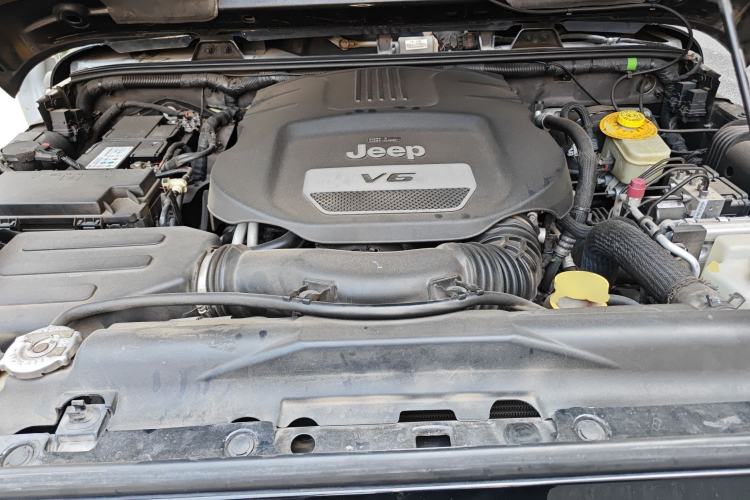 Used Jeep Wrangler 2015 3.6L Rubicon Two-Door Comfort Edition Engine Bay