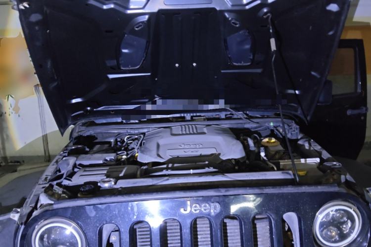 Used Jeep Wrangler 2015 3.0L Sahara Four-Door Comfort Edition Engine Bay