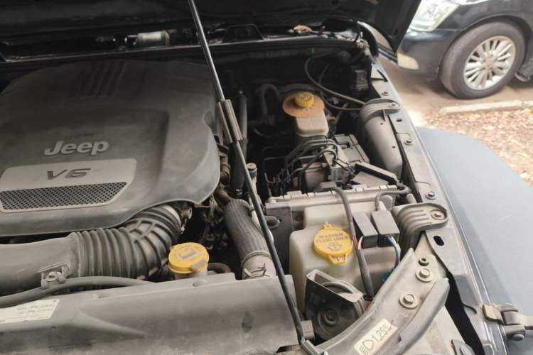 Used Jeep Wrangler 2015 3.6L Rubicon Two-Door Comfort Edition Engine Bay Left