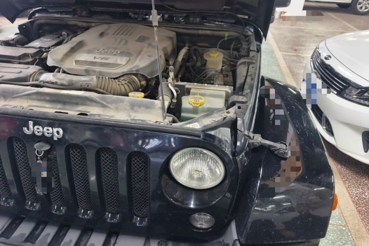 Used Jeep Wrangler 2015 3.0L Sahara Four-Door Comfort Edition Engine Bay Left