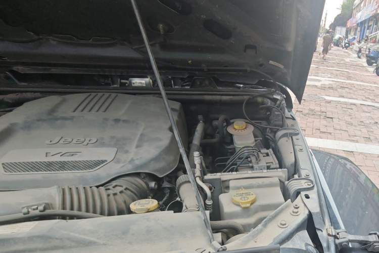 Used Jeep Wrangler 2015 3.0L Sahara Four-Door Comfort Edition Engine Bay Left