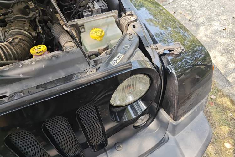 Used Jeep Wrangler 2015 3.0L Sahara Four-Door Comfort Edition Engine Bay Left