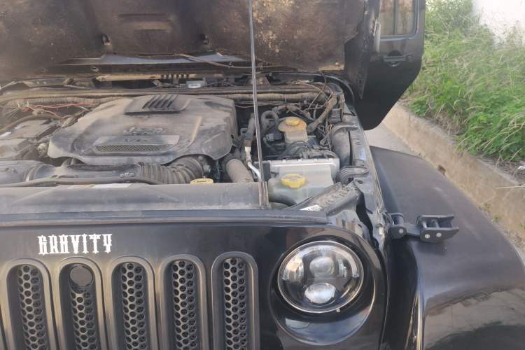 Used Jeep Wrangler 2015 3.0L Sahara Four-Door Edition Engine Bay Left
