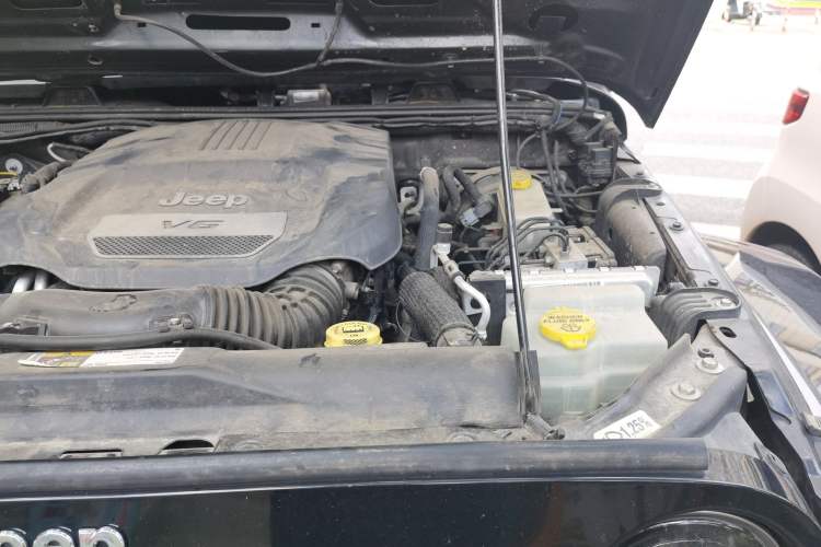 Used Jeep Wrangler 2015 3.0L Sahara Four-Door Edition Engine Bay Left