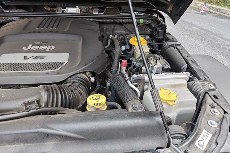 Used Jeep Wrangler 2015 3.6L Rubicon Two-Door Comfort Edition Engine Bay Left
