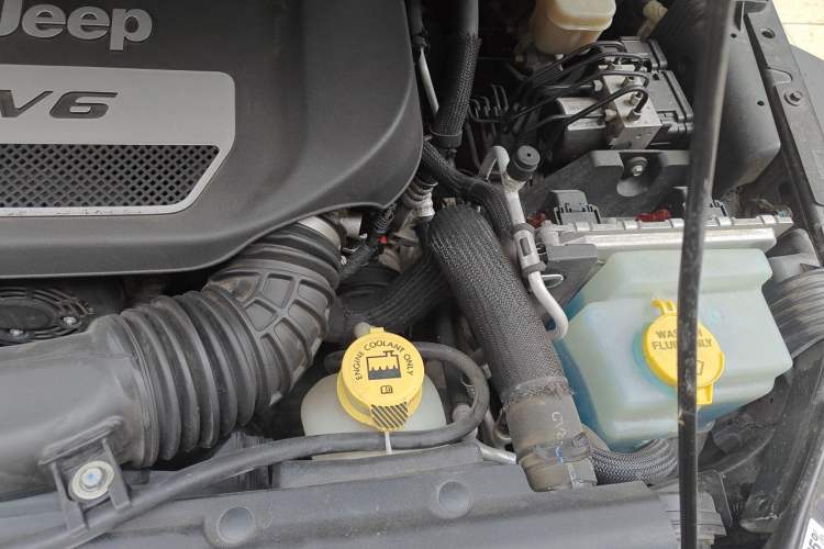 Used Jeep Wrangler 2015 3.6L Rubicon Two-Door Comfort Edition Engine Bay Left