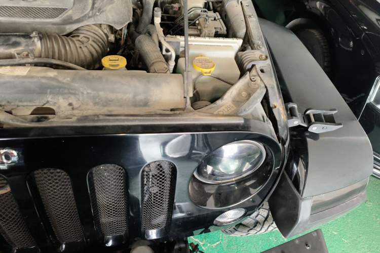 Used Jeep Wrangler 2015 3.0L Sahara Four-Door Comfort Edition Engine Bay Left
