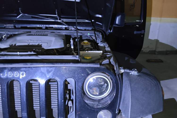 Used Jeep Wrangler 2015 3.0L Sahara Four-Door Comfort Edition Engine Bay Left
