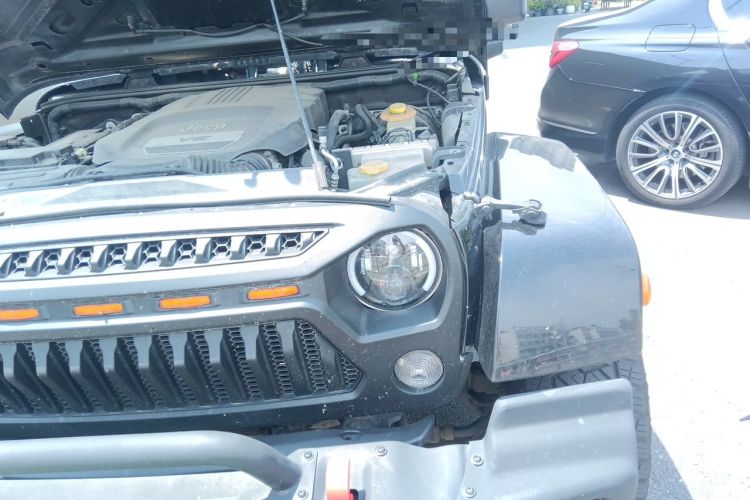 Used Jeep Wrangler 2015 3.0L Sahara Four-Door Comfort Edition Engine Bay Left