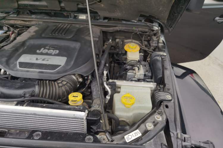 Used Jeep Wrangler 2015 3.0L Sahara Four-Door Comfort Edition Engine Bay Left