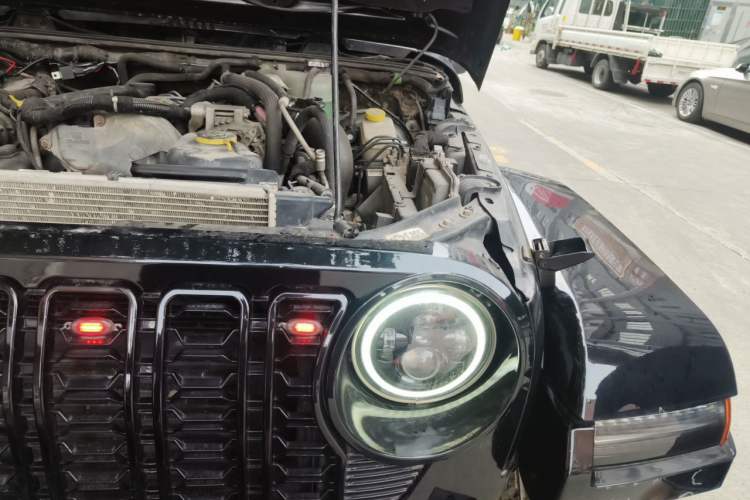 Used Jeep Wrangler 2015 2.8TD Sahara Four-Door Edition Engine Bay Left