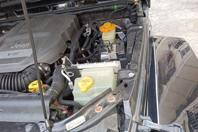 Used Jeep Wrangler 2015 3.0L Sahara Four-Door Edition Engine Bay Left