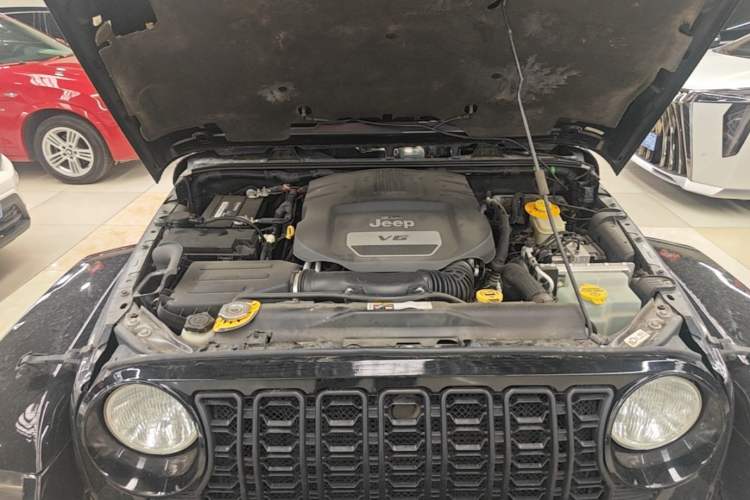Used Jeep Wrangler 2015 3.0L Sahara Four-Door Comfort Edition Engine Bay