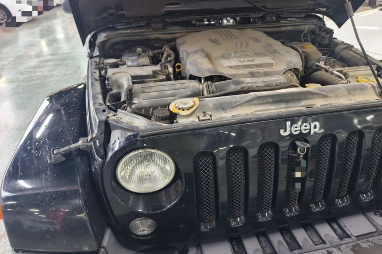 Used Jeep Wrangler 2015 3.0L Sahara Four-Door Comfort Edition Engine Bay Right