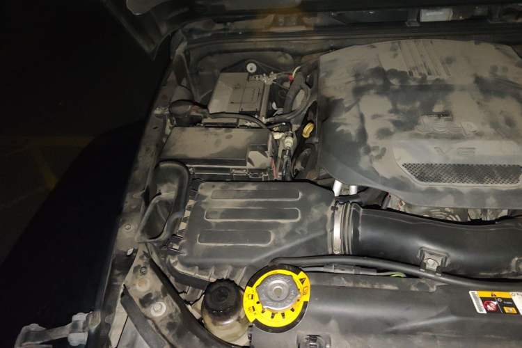 Used Jeep Wrangler 2015 3.0L Sahara Four-Door Comfort Edition Engine Bay Right