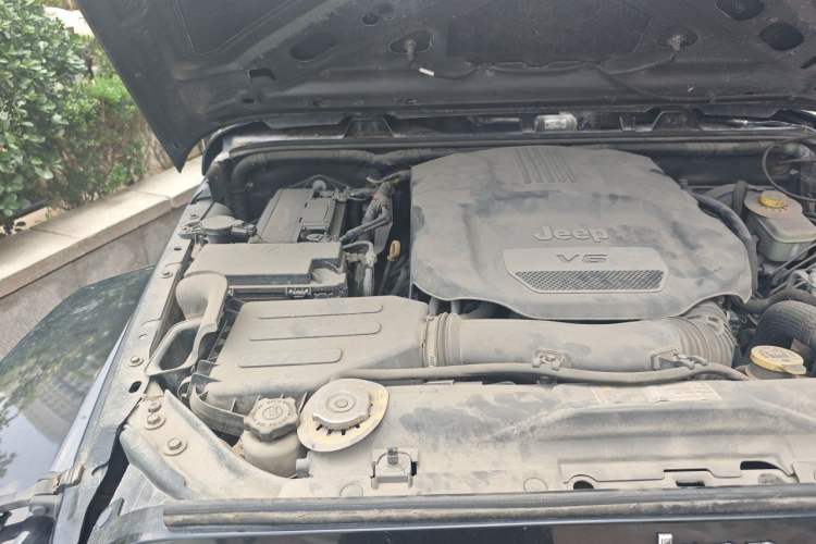Used Jeep Wrangler 2015 3.0L Sahara Four-Door Comfort Edition Engine Bay Right