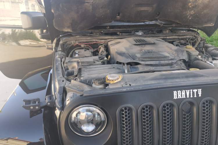 Used Jeep Wrangler 2015 3.0L Sahara Four-Door Edition Engine Bay Right
