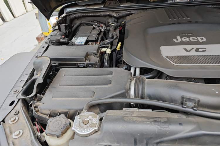Used Jeep Wrangler 2015 3.6L Rubicon Two-Door Comfort Edition Engine Bay Right