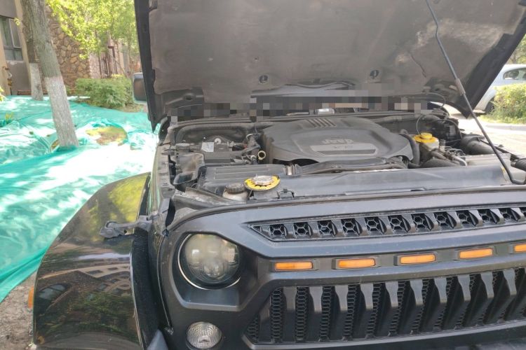Used Jeep Wrangler 2015 3.0L Sahara Four-Door Comfort Edition Engine Bay Right