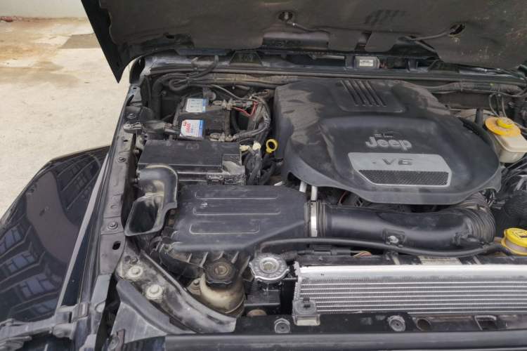 Used Jeep Wrangler 2015 3.0L Sahara Four-Door Comfort Edition Engine Bay Right