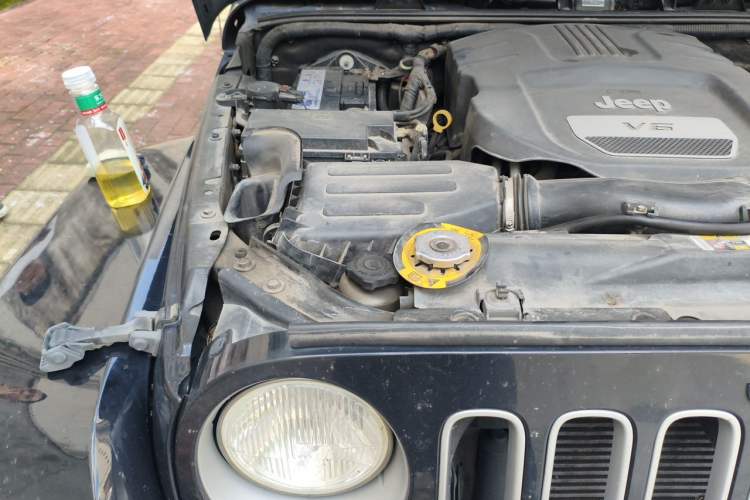 Used Jeep Wrangler 2015 3.0L Sahara Four-Door Comfort Edition Engine Bay Right