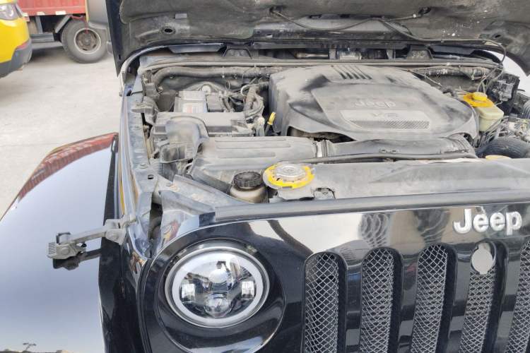 Used Jeep Wrangler 2015 3.0L Sahara Four-Door Comfort Edition Engine Bay Right