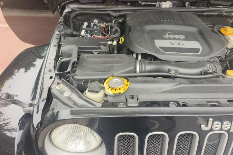 Used Jeep Wrangler 2015 3.0L Sahara Four-Door Comfort Edition Engine Bay Right