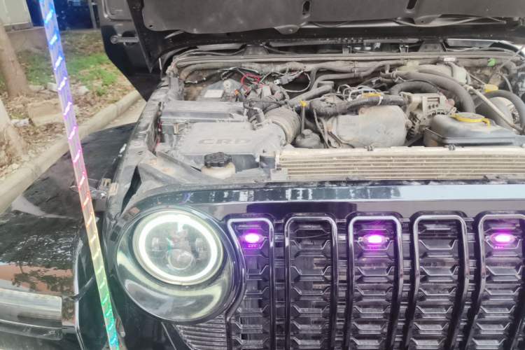 Used Jeep Wrangler 2015 2.8TD Sahara Four-Door Edition Engine Bay Right