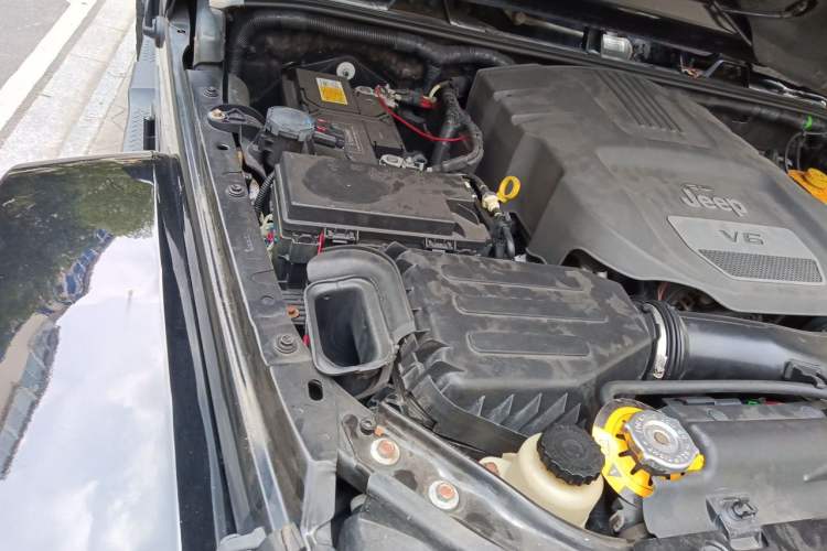 Used Jeep Wrangler 2015 3.0L Sahara Four-Door Edition Engine Bay Right