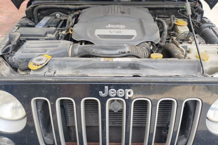 Used Jeep Wrangler 2015 3.0L Sahara Four-Door Comfort Edition Engine Bay