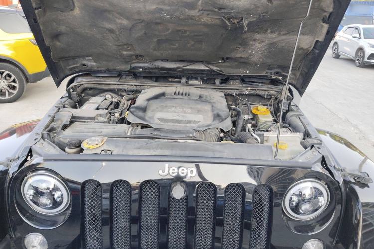 Used Jeep Wrangler 2015 3.0L Sahara Four-Door Comfort Edition Engine Bay