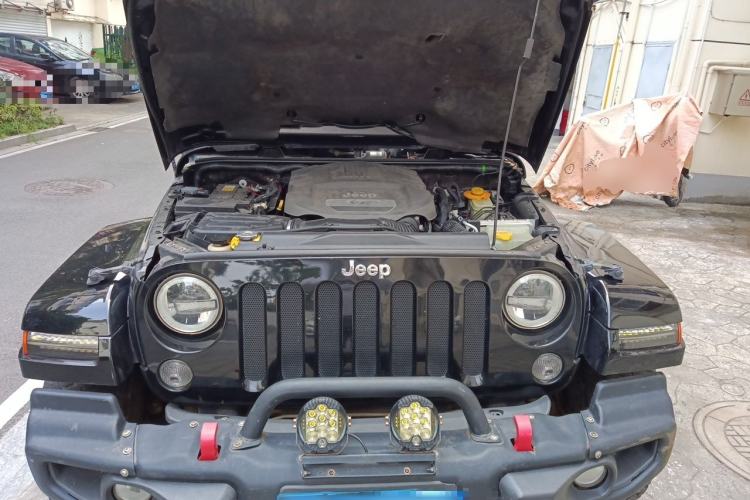 Used Jeep Wrangler 2015 3.0L Sahara Four-Door Edition Engine Bay