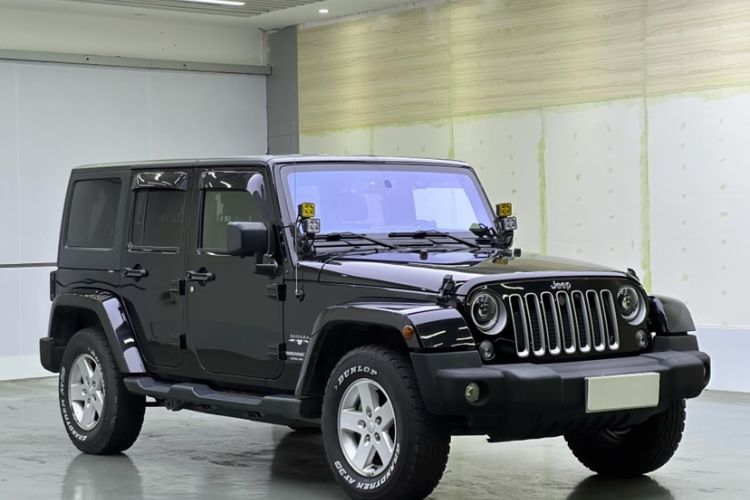 Used Jeep Wrangler 2015 2.8TD Sahara Four-Door Comfort Edition Exterior 1