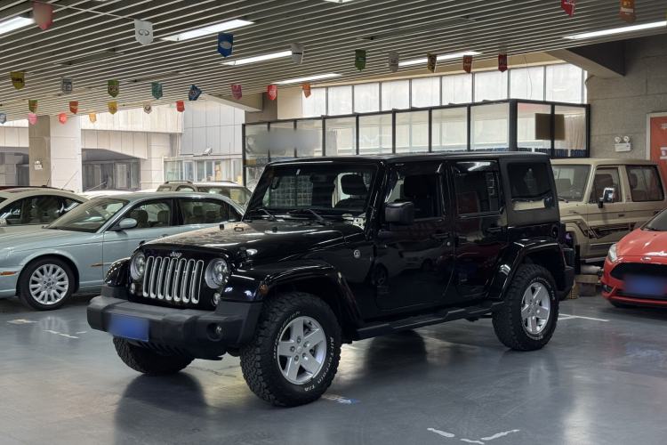 Used Jeep Wrangler 2015 2.8TD Sahara Four-Door Comfort Edition Exterior 1