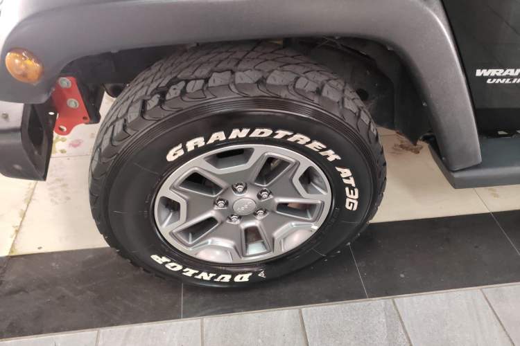 Used Jeep Wrangler 2015 3.6L Rubicon Four-Door Comfort Edition Exterior 2