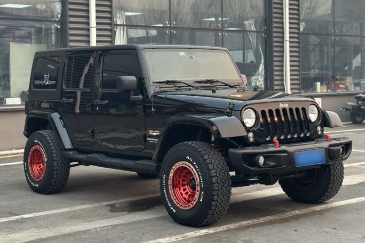 Used Jeep Wrangler 2015 2.8TD Sahara Four-Door Comfort Edition Exterior 2