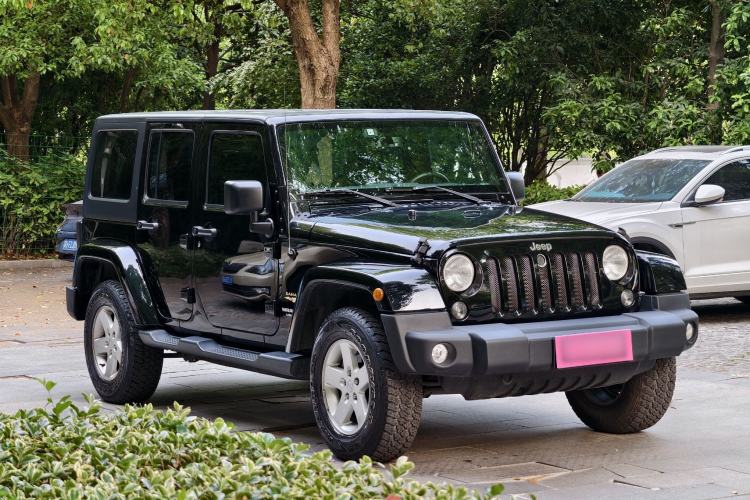 Used Jeep Wrangler 2015 2.8TD Sahara Four-Door Comfort Edition Exterior 2