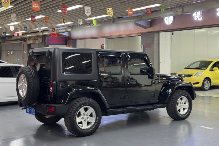 Used Jeep Wrangler 2015 2.8TD Sahara Four-Door Comfort Edition Exterior 2