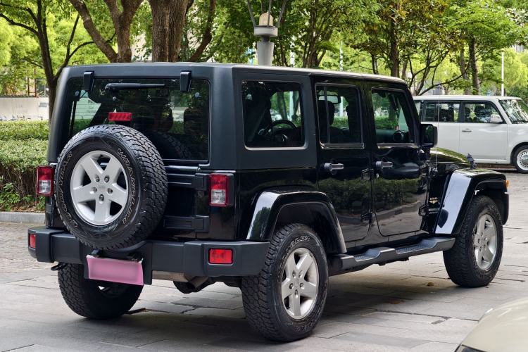 Used Jeep Wrangler 2015 2.8TD Sahara Four-Door Comfort Edition Exterior 3