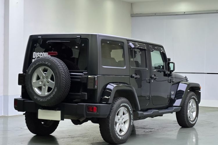 Used Jeep Wrangler 2015 2.8TD Sahara Four-Door Comfort Edition Exterior 3