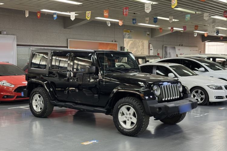 Used Jeep Wrangler 2015 2.8TD Sahara Four-Door Comfort Edition Exterior 3