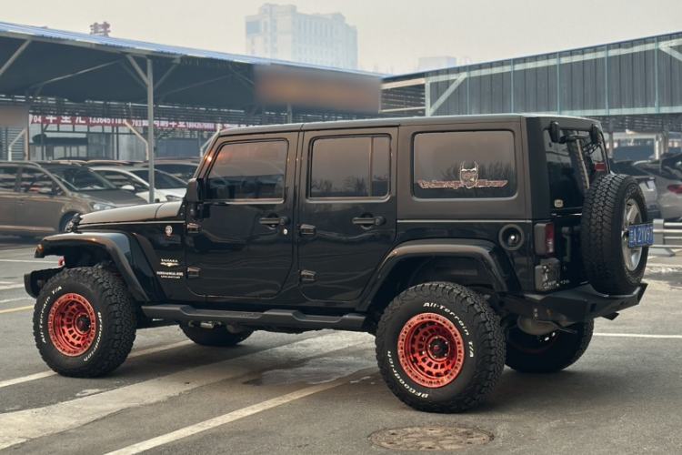 Used Jeep Wrangler 2015 2.8TD Sahara Four-Door Comfort Edition Exterior 4