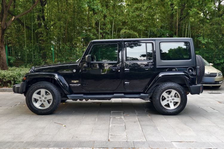 Used Jeep Wrangler 2015 2.8TD Sahara Four-Door Comfort Edition Exterior 4