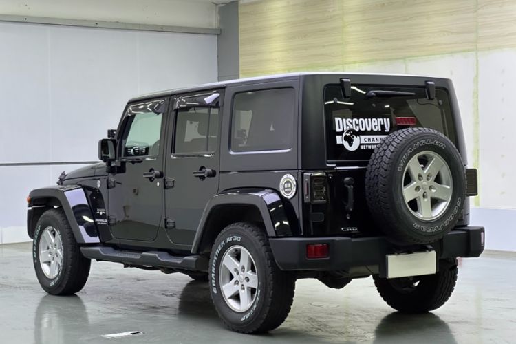 Used Jeep Wrangler 2015 2.8TD Sahara Four-Door Comfort Edition Exterior 4